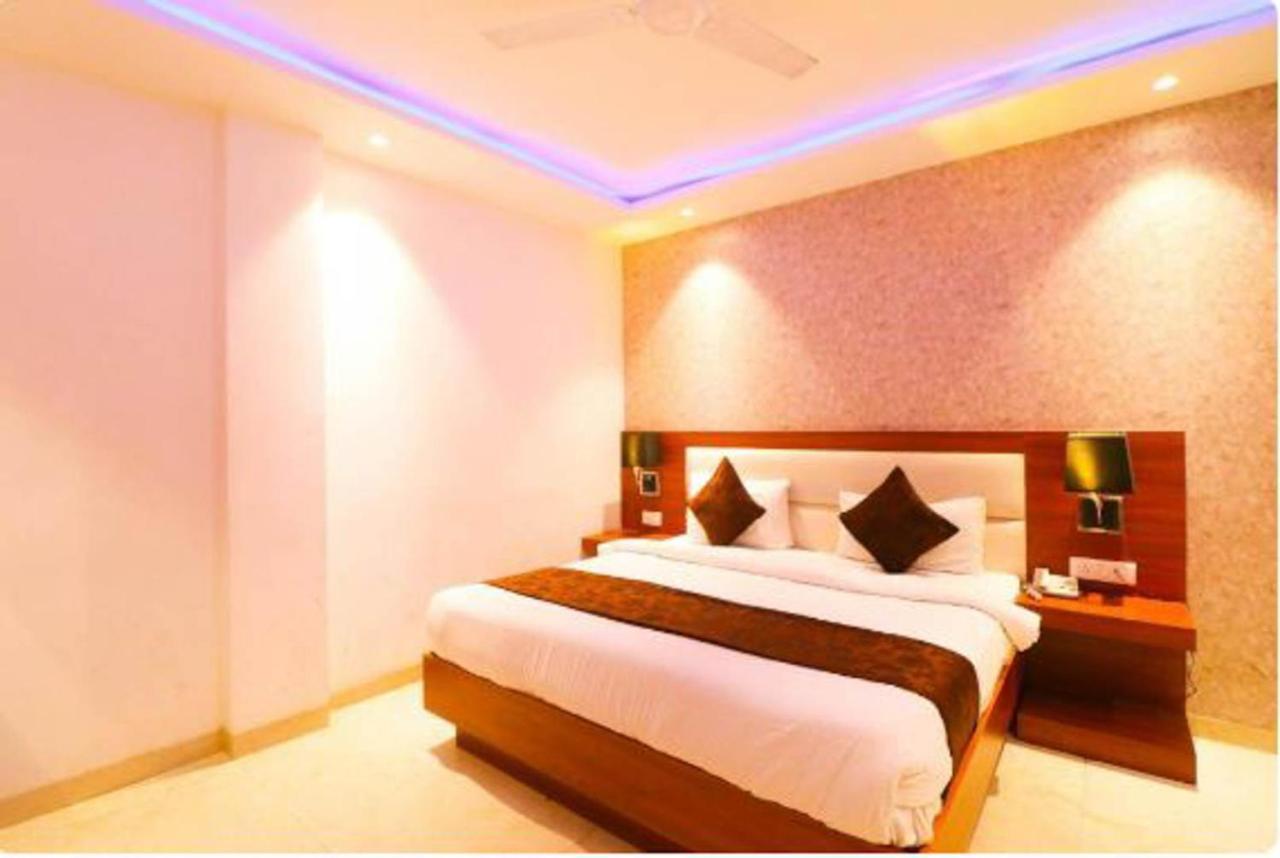 Hotel Royal Sky Luxury Near Delhi Airport Yeni Delhi Dış mekan fotoğraf