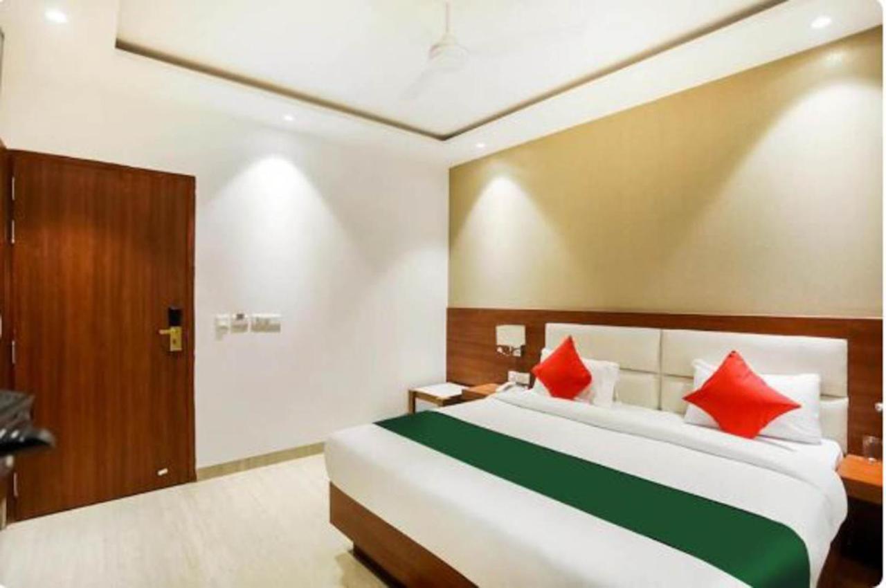 Hotel Royal Sky Luxury Near Delhi Airport Yeni Delhi Dış mekan fotoğraf