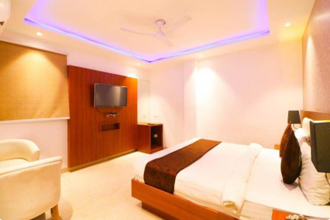Hotel Royal Sky Luxury Near Delhi Airport Yeni Delhi Dış mekan fotoğraf